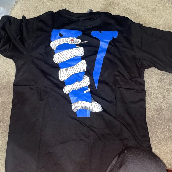 Brand new black and blue vlone shirt - Picture 2 of 8